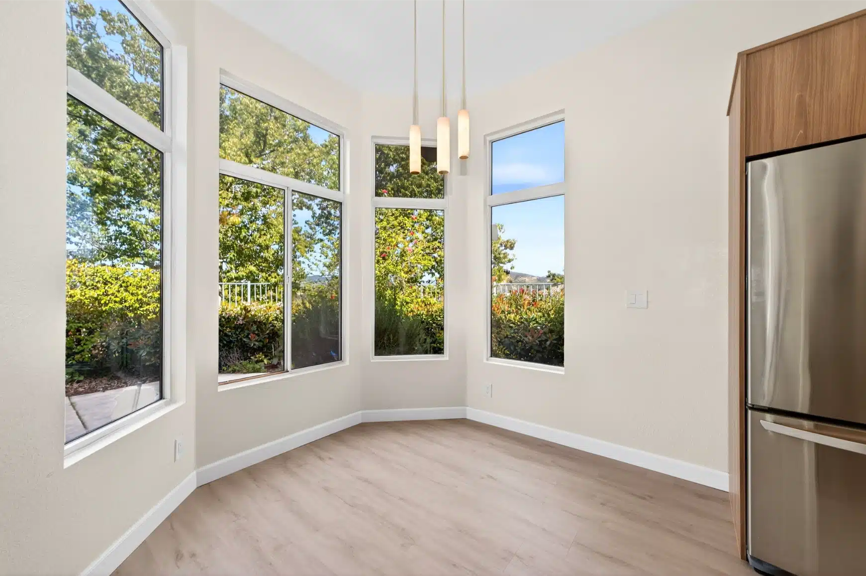Bay window seating area with a pendant above