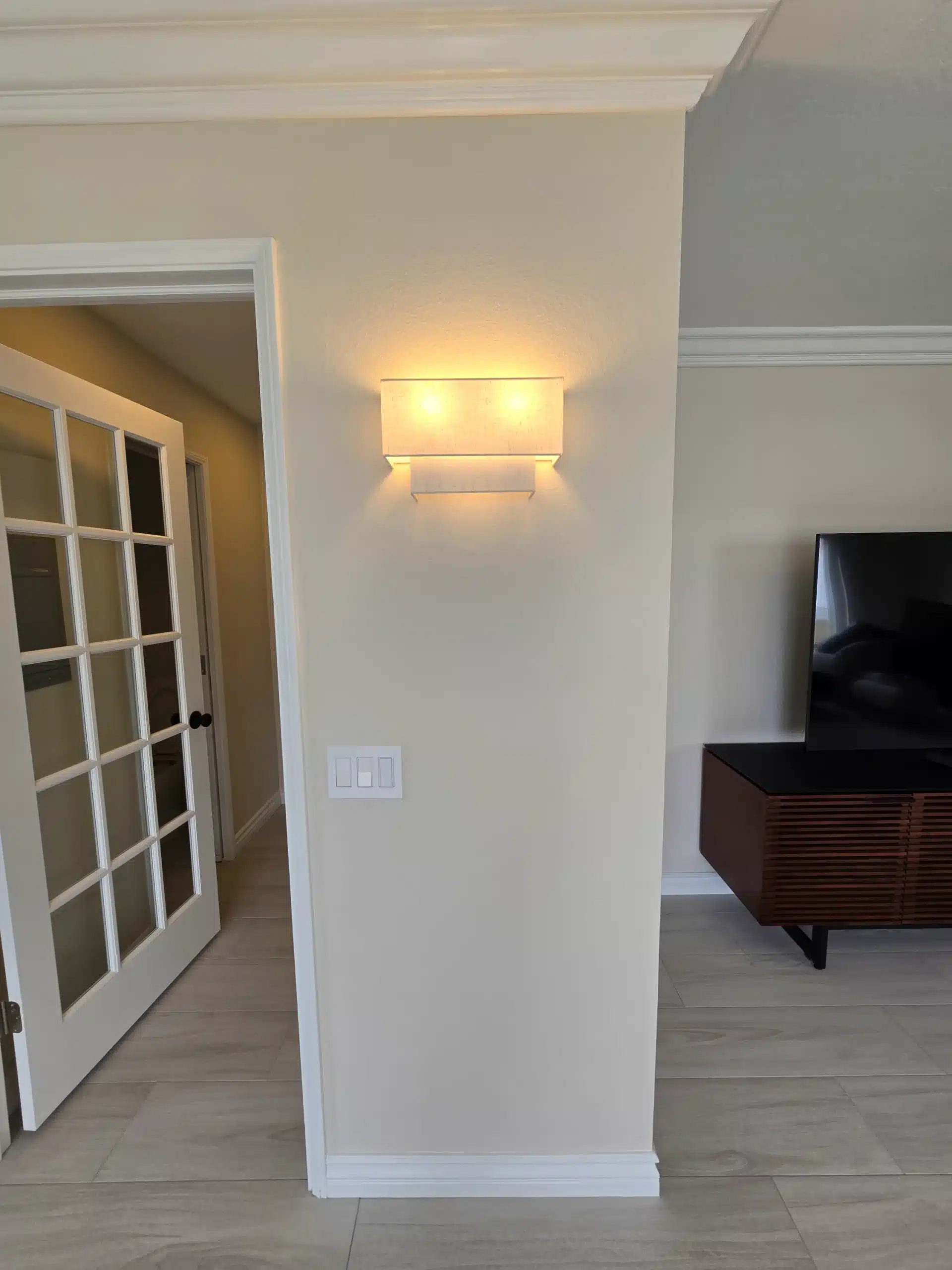 Wall sconce on the column between the kitchen and the living area