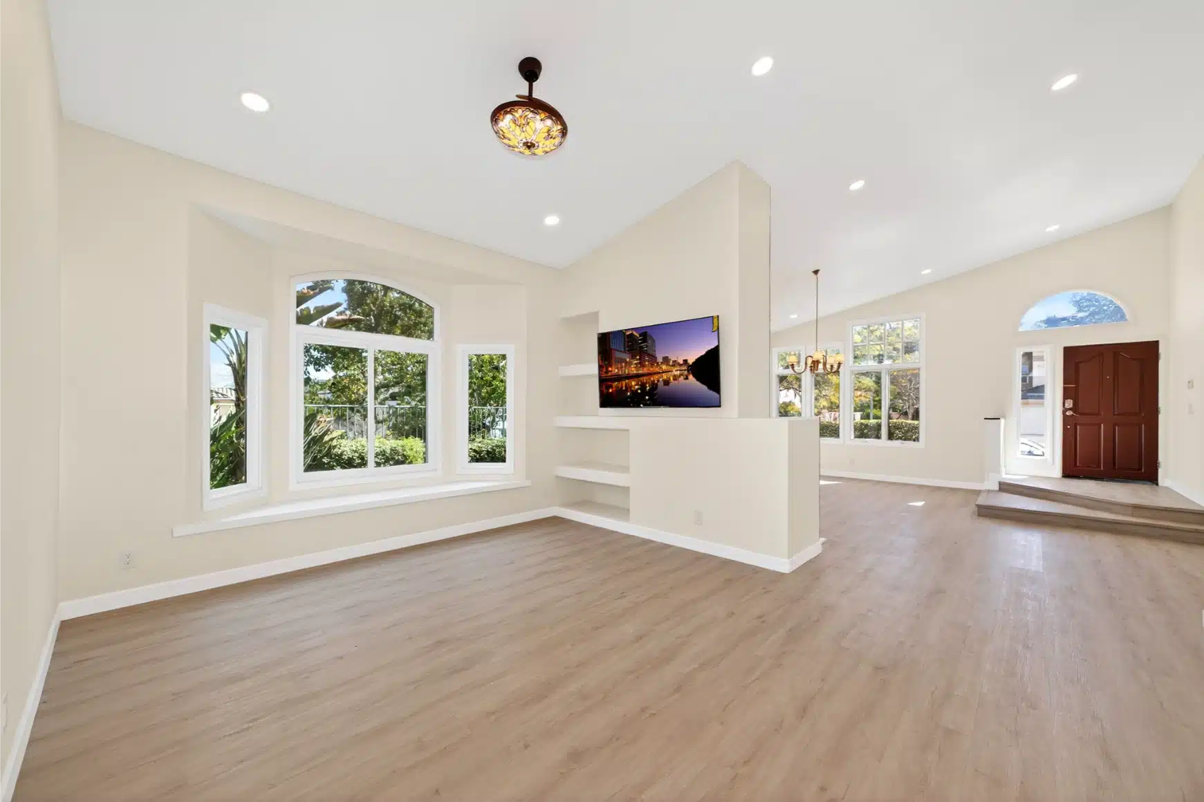 Living space with arched windows and the vaulted ceiling above